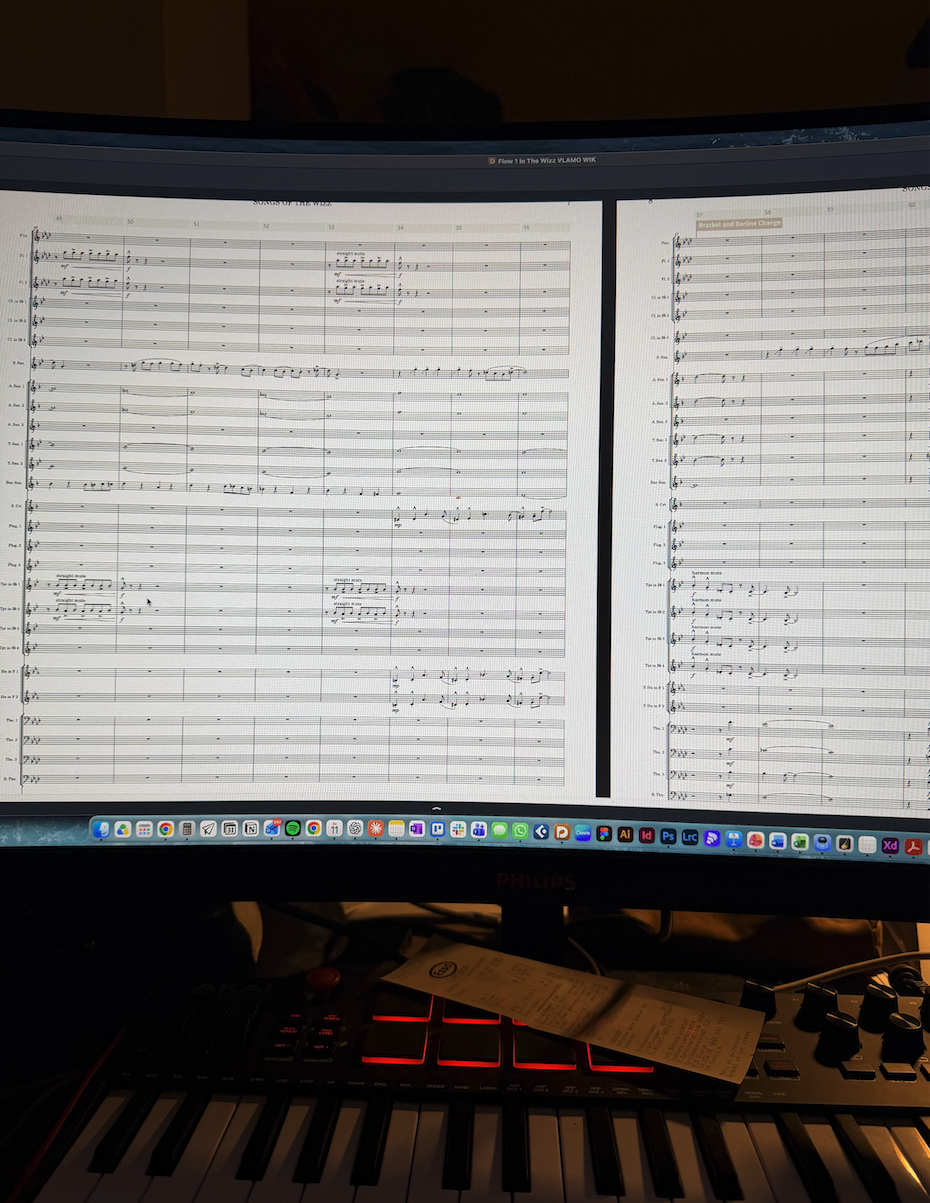 Partituur van Songs of The Wiz op een computerscherm, met een keyboard op de voorgrond
